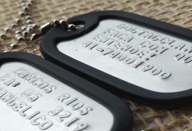 Dog tag alto relevo com borda Exército americano gravado com seus dados